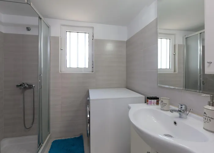 Angelana 法里拉基