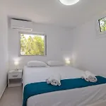 Angelana Vila *